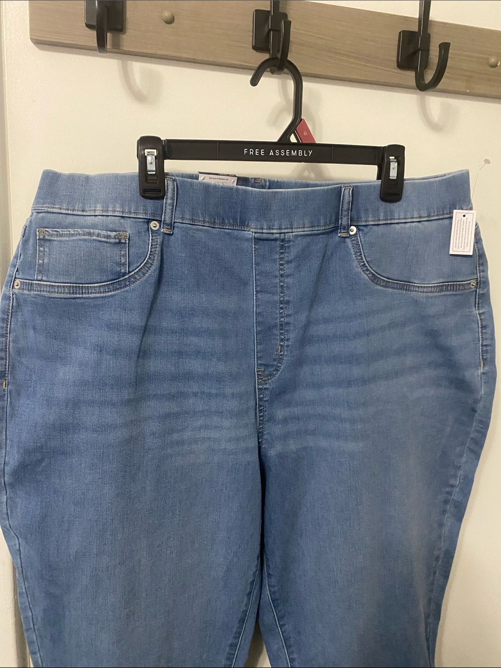 Capris - Picture 2 of 8